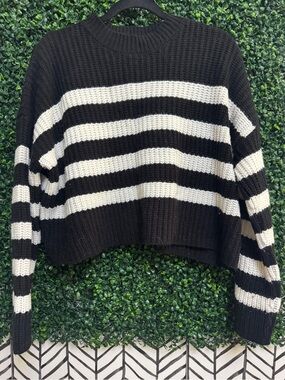 Jessica Simpson Black & White Striped Cropped Crew Sweater